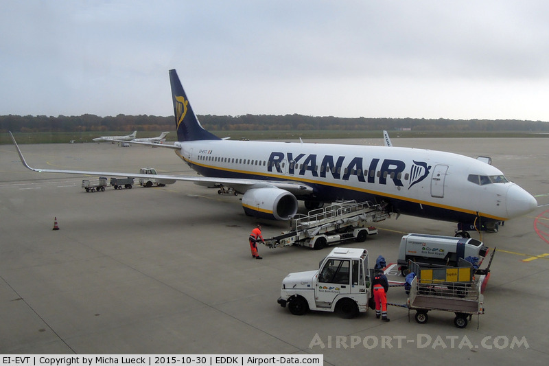 Ryanair-Maschine am Flughafen Köln/Bonn